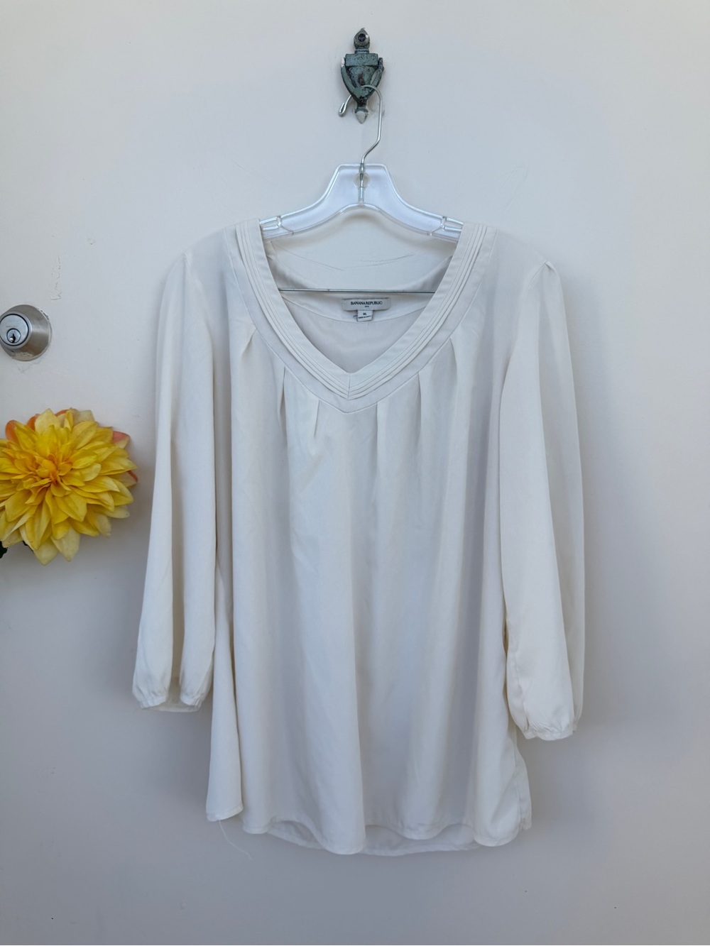 Banana Republic Ivory V-Neck Pleated Blouse XL • Quiet Luxury Office Chic